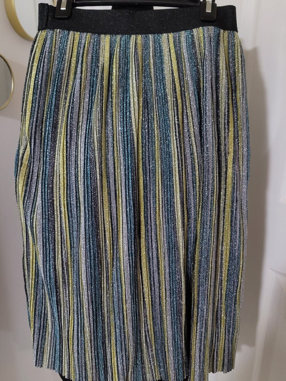 DAVI & DANI Metallic Pleated Midi Skirt in Blue, Yellow & Gray Sparkle Club